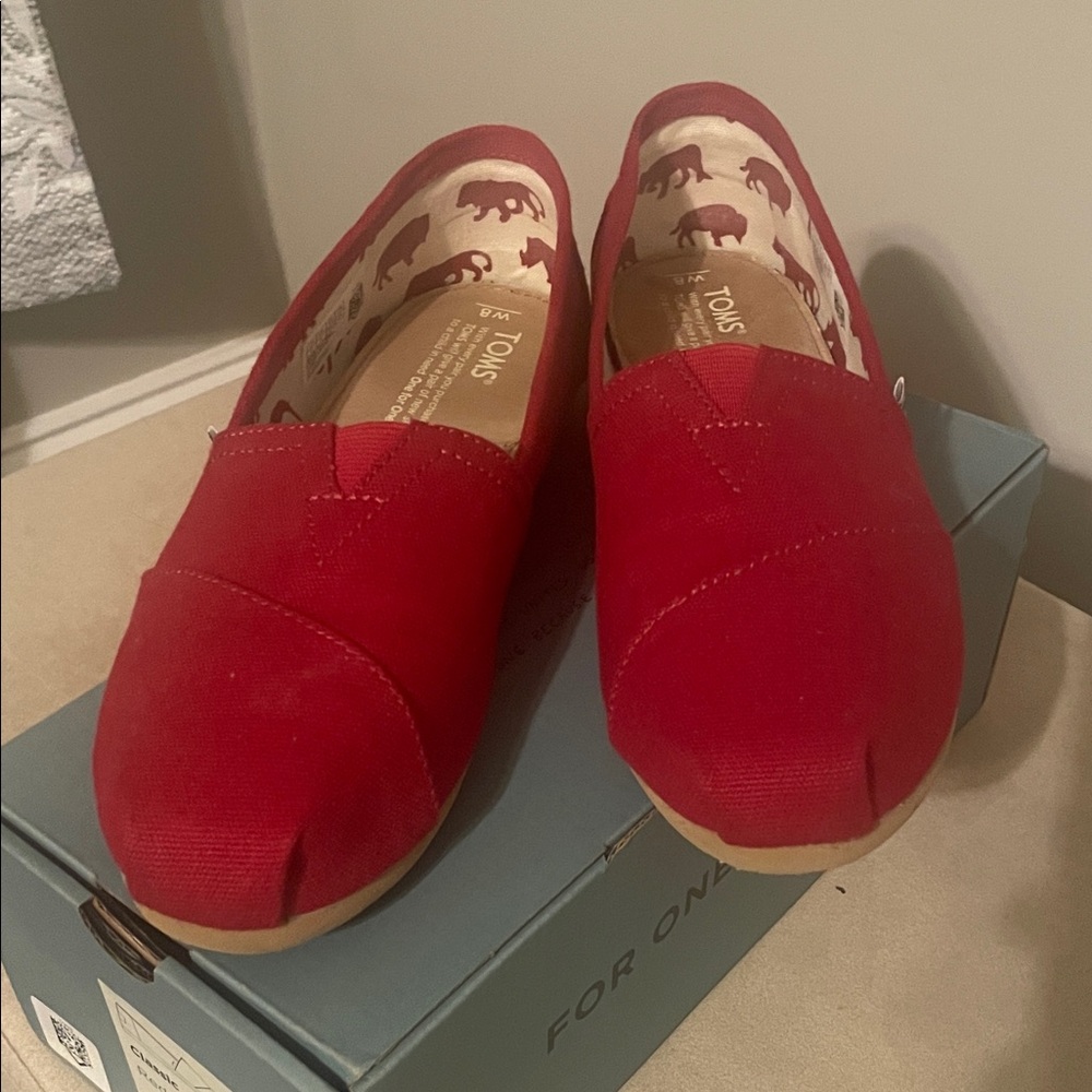 TOMS Classic Red Canvas Flats *New